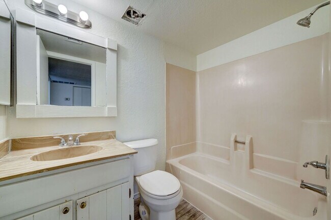 Building Photo - 2696 N 43rd Ave