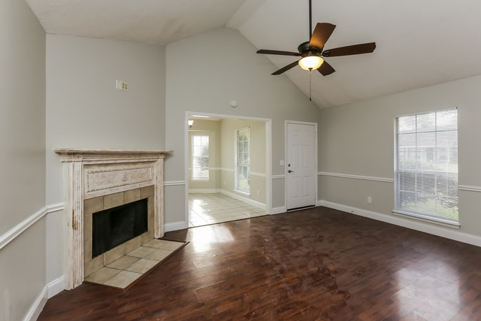 Building Photo - 2038 Red Oak Dr
