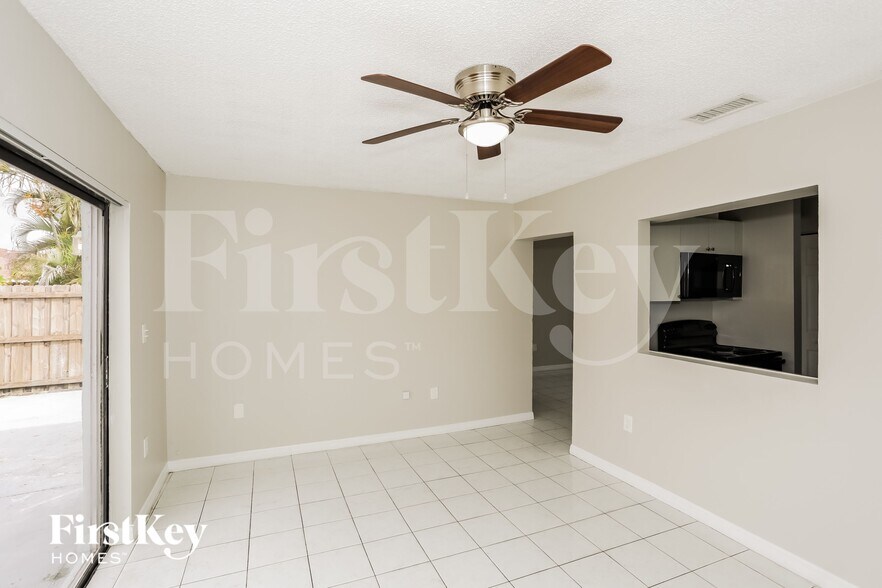 Building Photo - 4610 SW 143rd Ct W