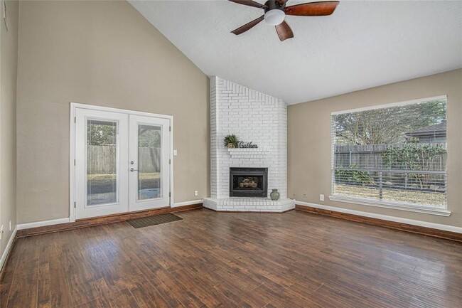 Building Photo - 2815 Parkwood Manor Dr