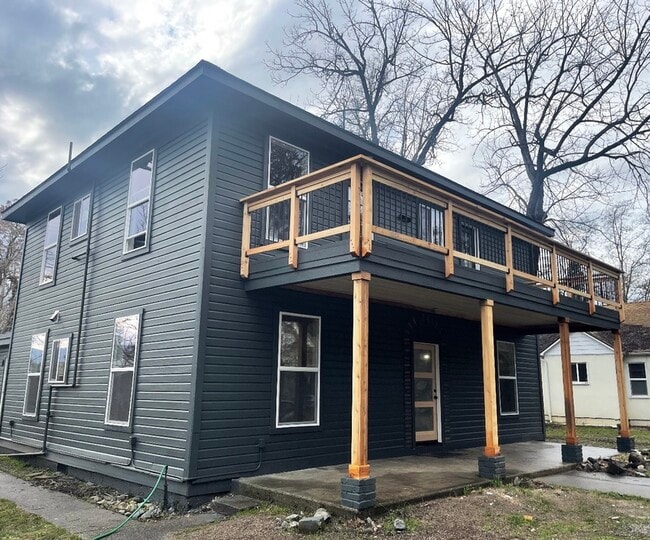 Building Photo - 509 NW C St