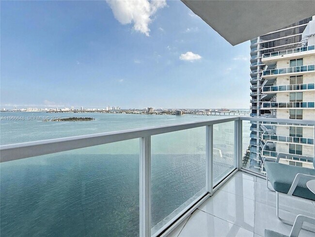 Building Photo - 665 NE 25th St