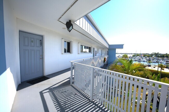 Building Photo - 100 Waterway Dr S