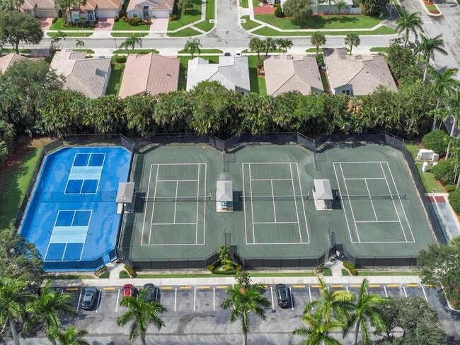 Building Photo - 10664 Royal Caribbean Cir