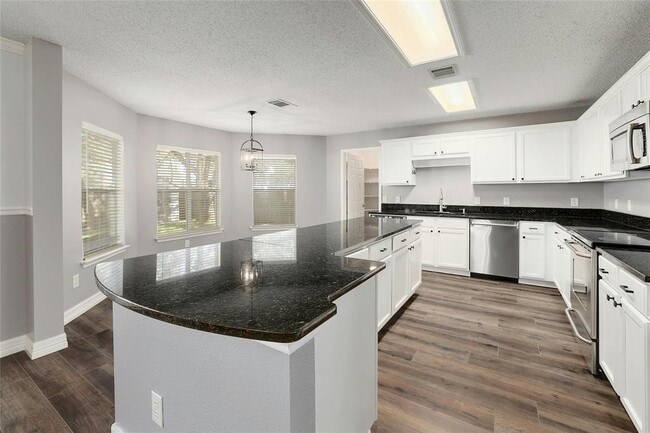 Building Photo - 1909 Marysol Trail