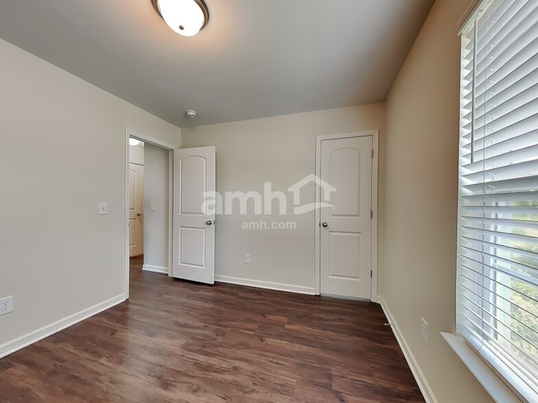 Building Photo - 3248 Laurenfields Way