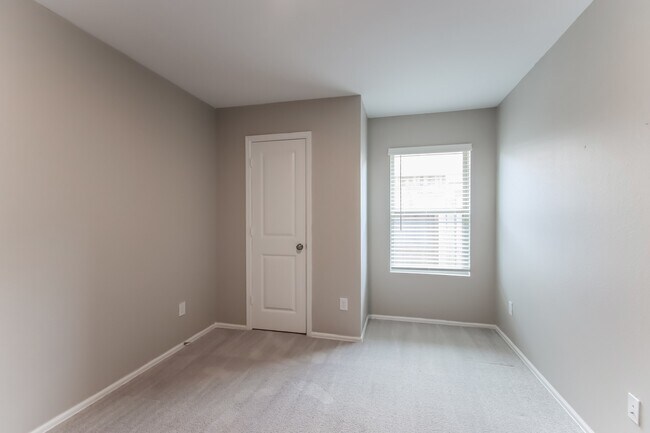 Building Photo - 9202 Burnet Flds Dr