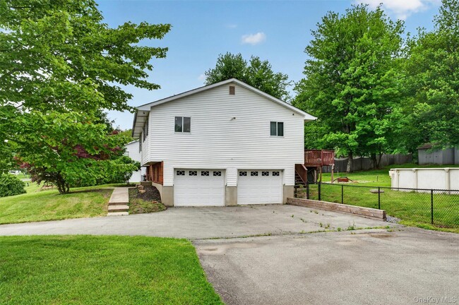 Building Photo - 76 Maureen Dr