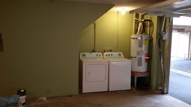 Building Photo - Woodlands South - La Jolla Townhome