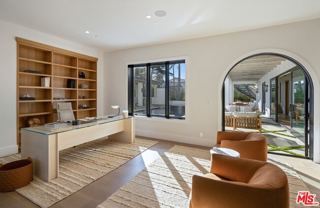 Building Photo - 7052 Dume Dr