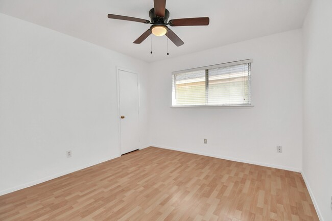 Building Photo - 530 Westshire Dr