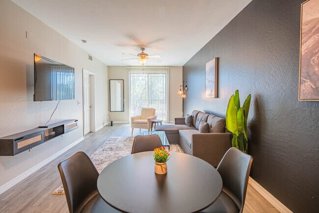 Building Photo - 1275 E University Dr