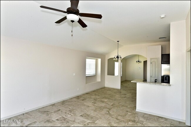 Building Photo - 14945 Tierra Escape Ave