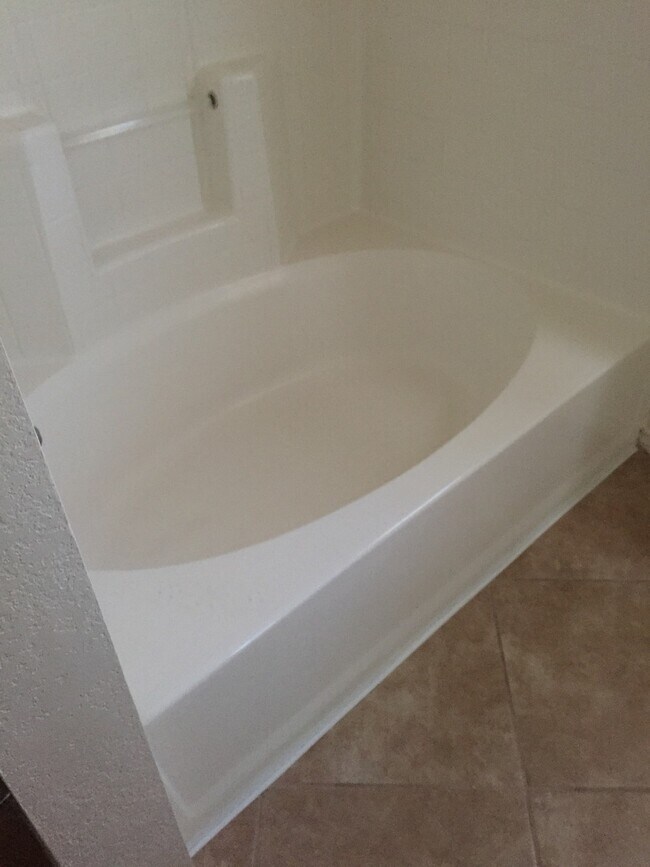 Building Photo - All Tile