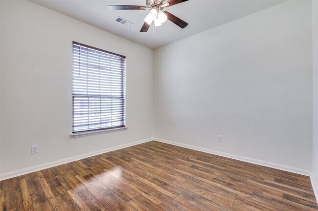 Building Photo - 3015 Watercrest Dr