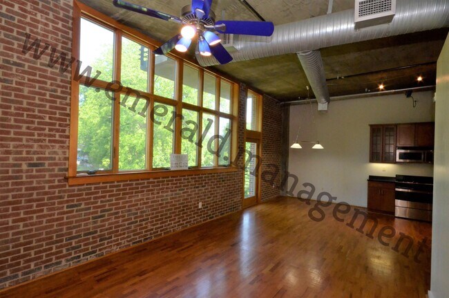 Building Photo - 640 Glen Iris Dr NE