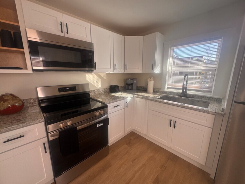 Building Photo - 108 E James St