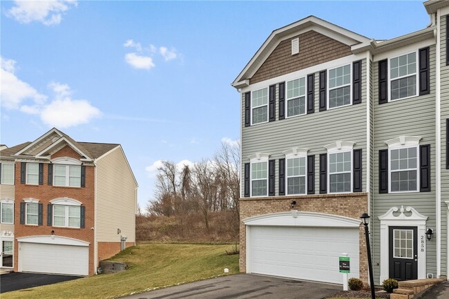 Building Photo - 2858 Canterbury Dr