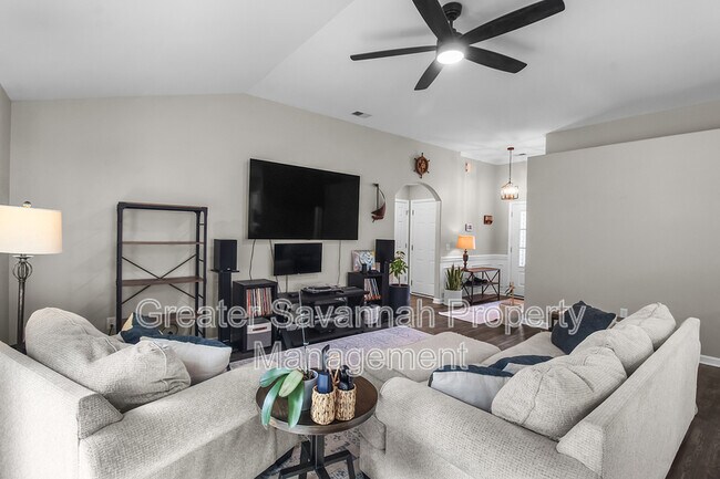 Building Photo - 133 Pine View Crossing