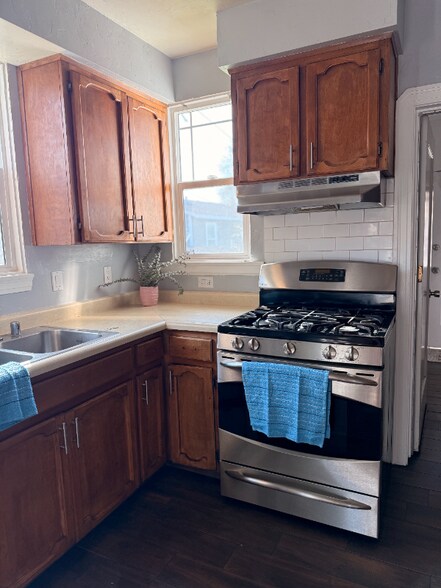 Building Photo - 1409 N Divisadero St