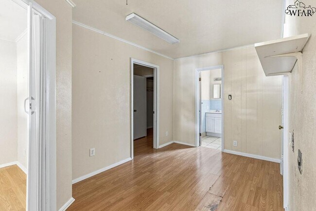 Building Photo - 4202 Meadowbrook Dr