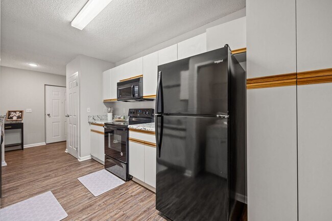 Building Photo - FULLY FURNISHED EXCLUSIVE SHORT AND MIDTERM RENTAL ONLY!