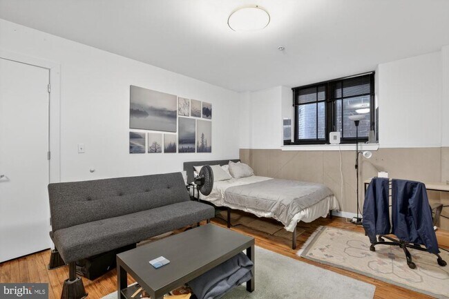 Building Photo - 2321 Fitzwater St