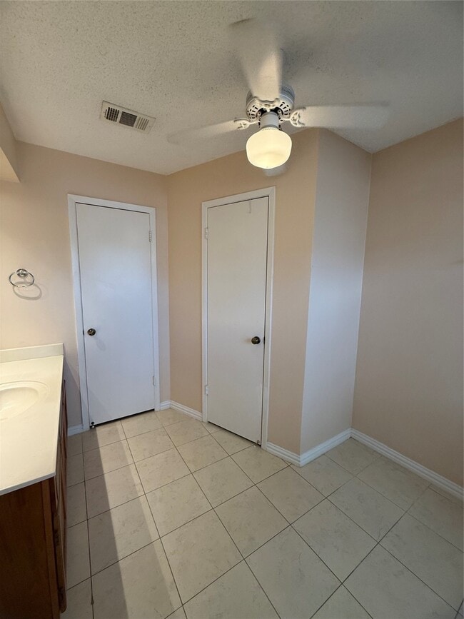 Building Photo - 4027 Summit Valley Dr