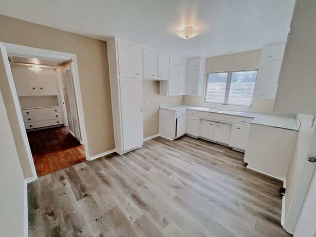 Building Photo - 318 Carey Pl