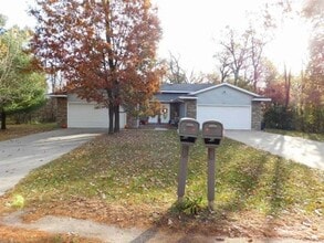 Building Photo - 3381/3383 Bridlewood Dr