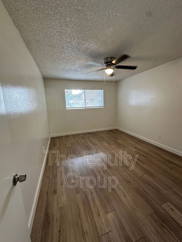 Building Photo - 1418 S Crowe St