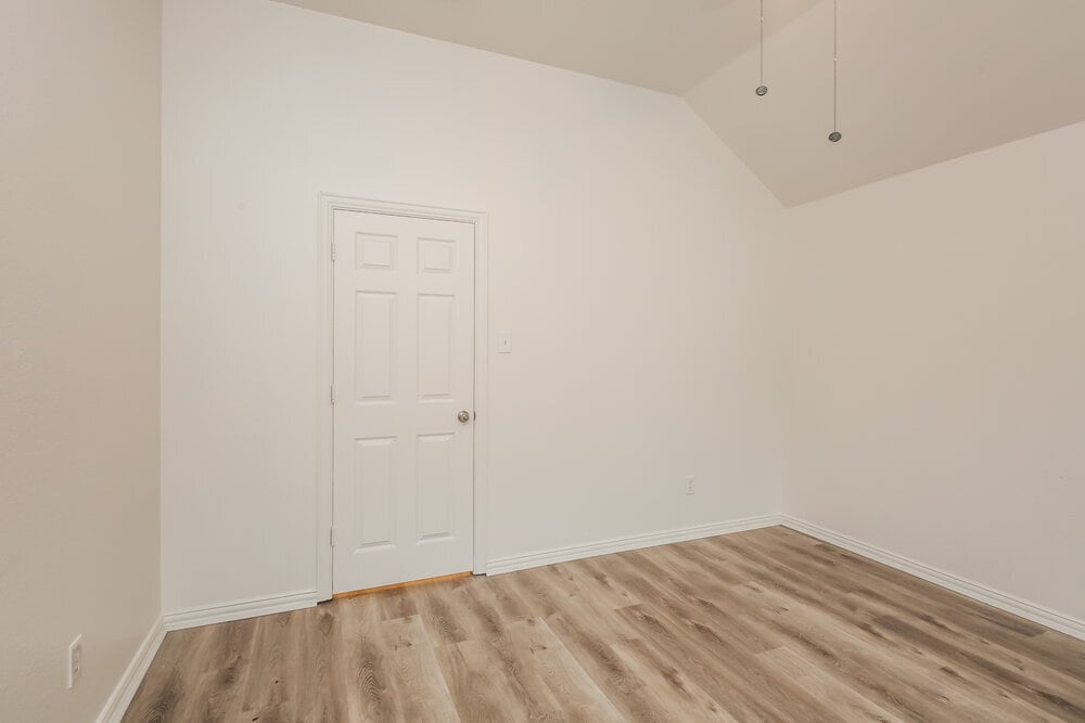 Building Photo - 308 Creekview Dr