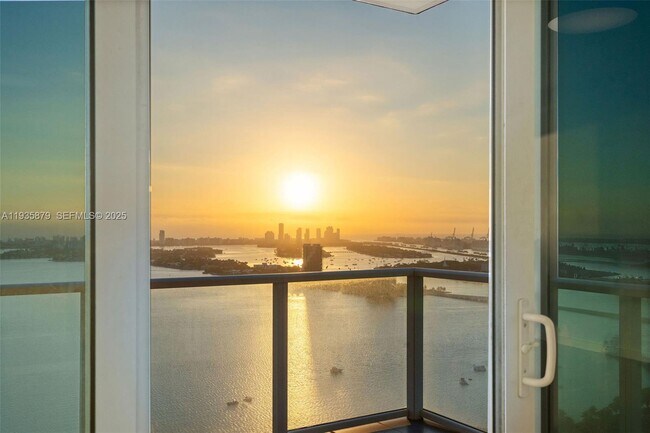 Building Photo - 2020 N Bayshore Dr