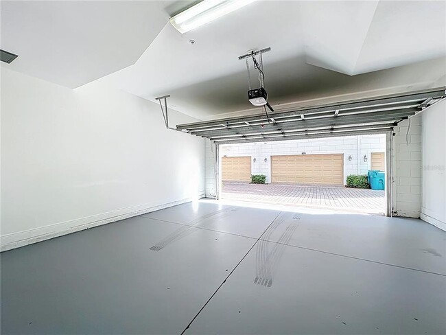 Building Photo - 561 Scotia Pl