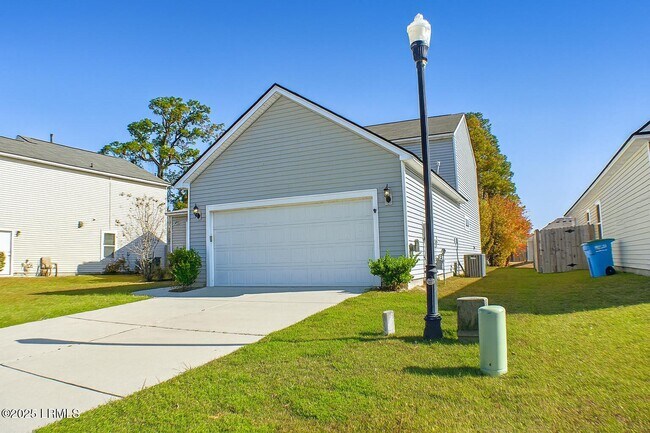 Building Photo - 15 Chauga St