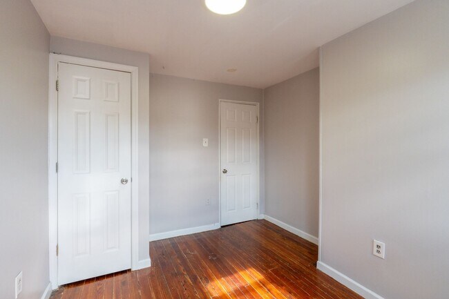 Building Photo - Point Breeze 3 bedroom South Philly