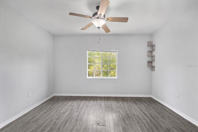Building Photo - 9621 Lakedale Way