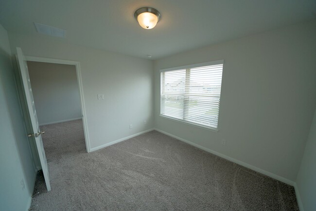 Building Photo - Gorgeous Like-New Home in Asher Place (Sai...