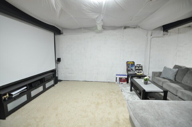 Building Photo - 4481 Bridgeview Ln
