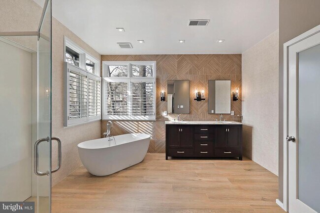 Building Photo - 1460 Waterfront Rd