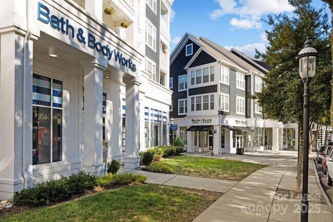 Building Photo - 17331 Villanova Rd