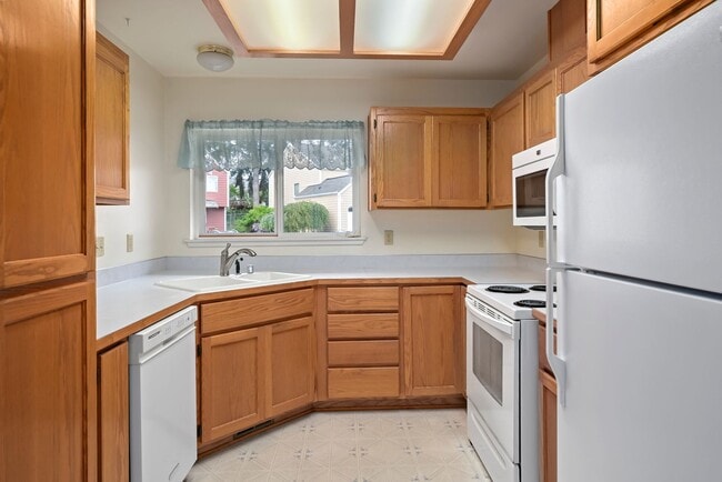 Building Photo - 3 Bedroom and 2.5 Bath Townhouse