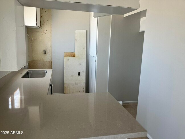Building Photo - 4641 S 17th Pl