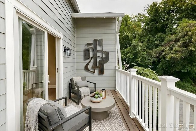 Building Photo - 110 School St