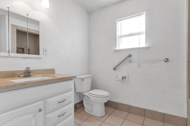 Building Photo - 5935 Highfield St