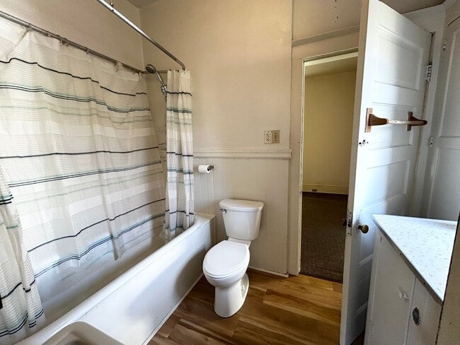 Building Photo - SE Portland 2 Bedroom Home!