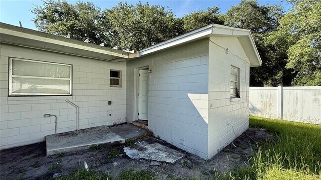 Building Photo - 205 Mill St