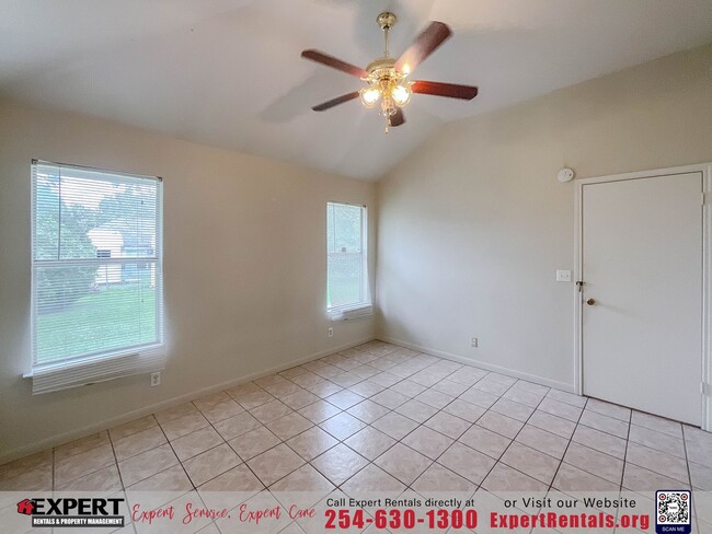 Building Photo - Light-Filled, Open-Concept Home in Killeen!