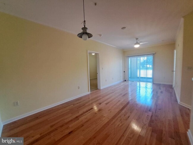Building Photo - 4100 Sandpiper Dr