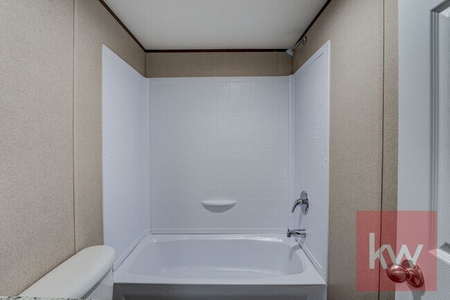 Building Photo - Chestnut St 119/Whispering Hills MHP